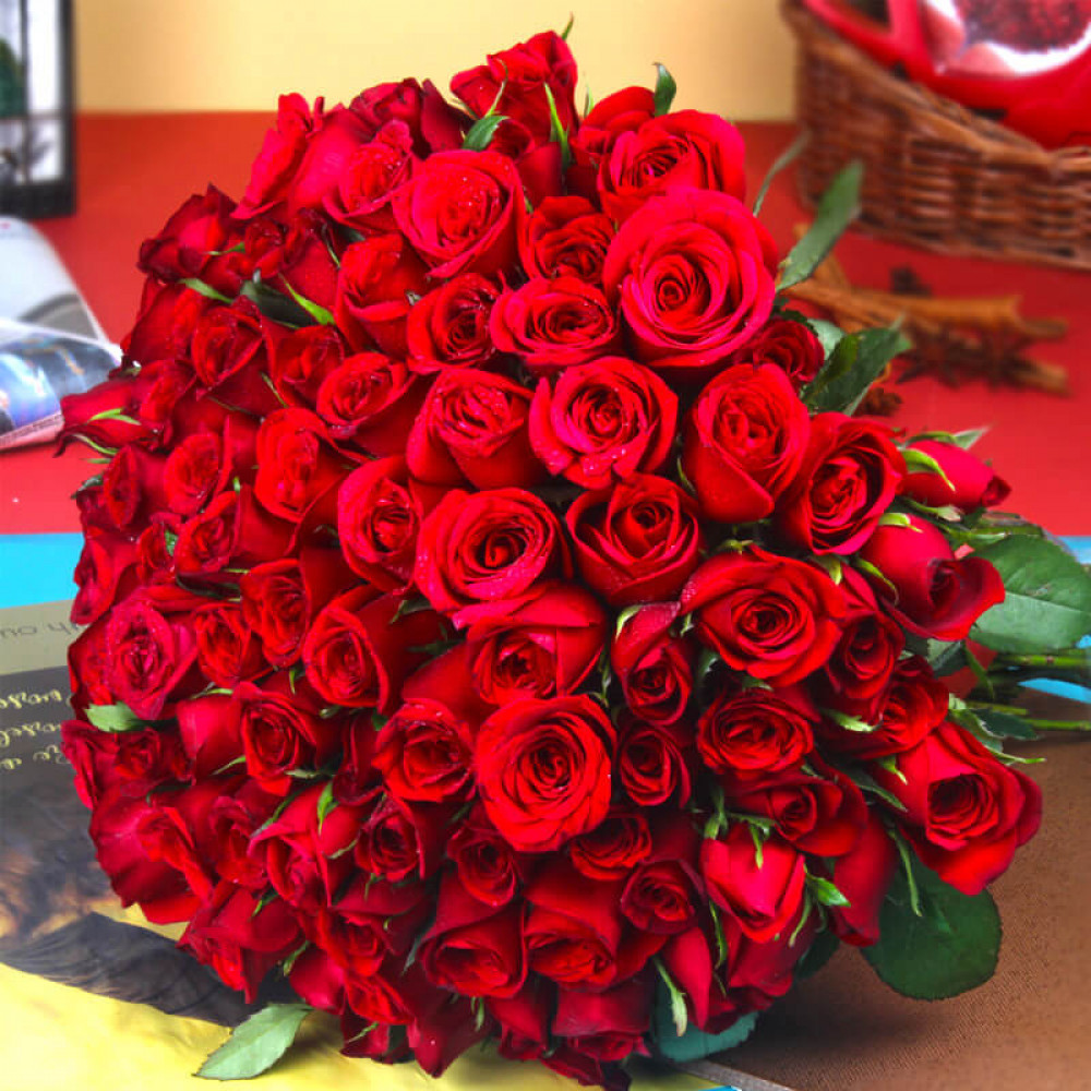 Send 100 Red Roses Bouquet to Pakistan | PrimeFlowersPK