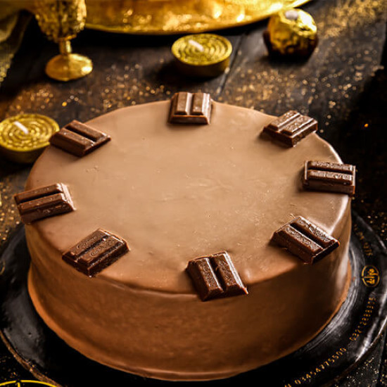 2.5lbs Cadbury Dairy Milk Cake from Delizia 2.5lbs Cadbury Dairy Milk Cake from Delizia